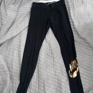 Black & gold Nike leggings